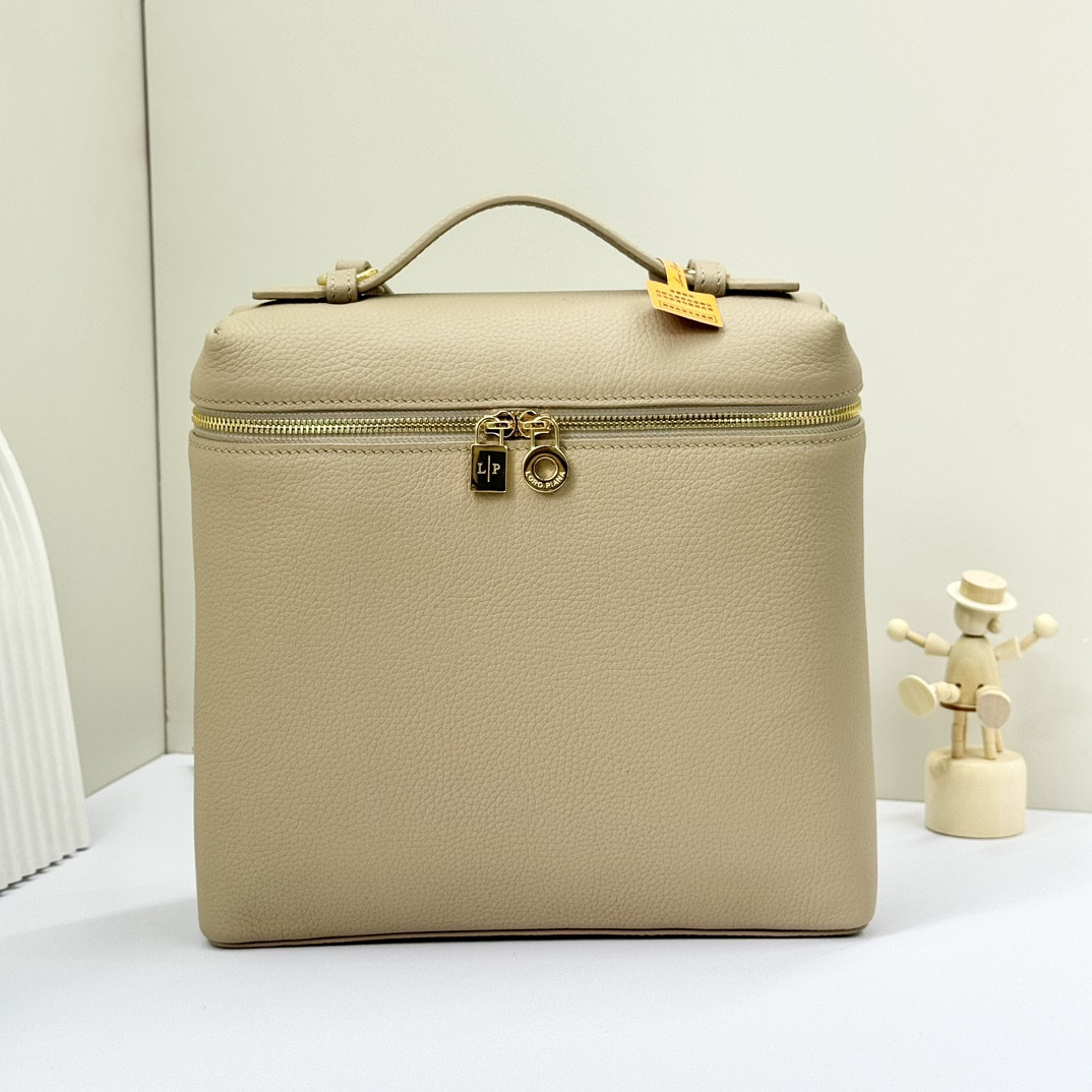 L**o p*ana extra pocket backpack l23.5 grained calfskin 23 x 21 x 8 cm