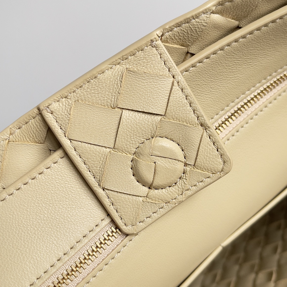 bo*te*ga Ve*ne*ta medium andiamo 32x25x11cm