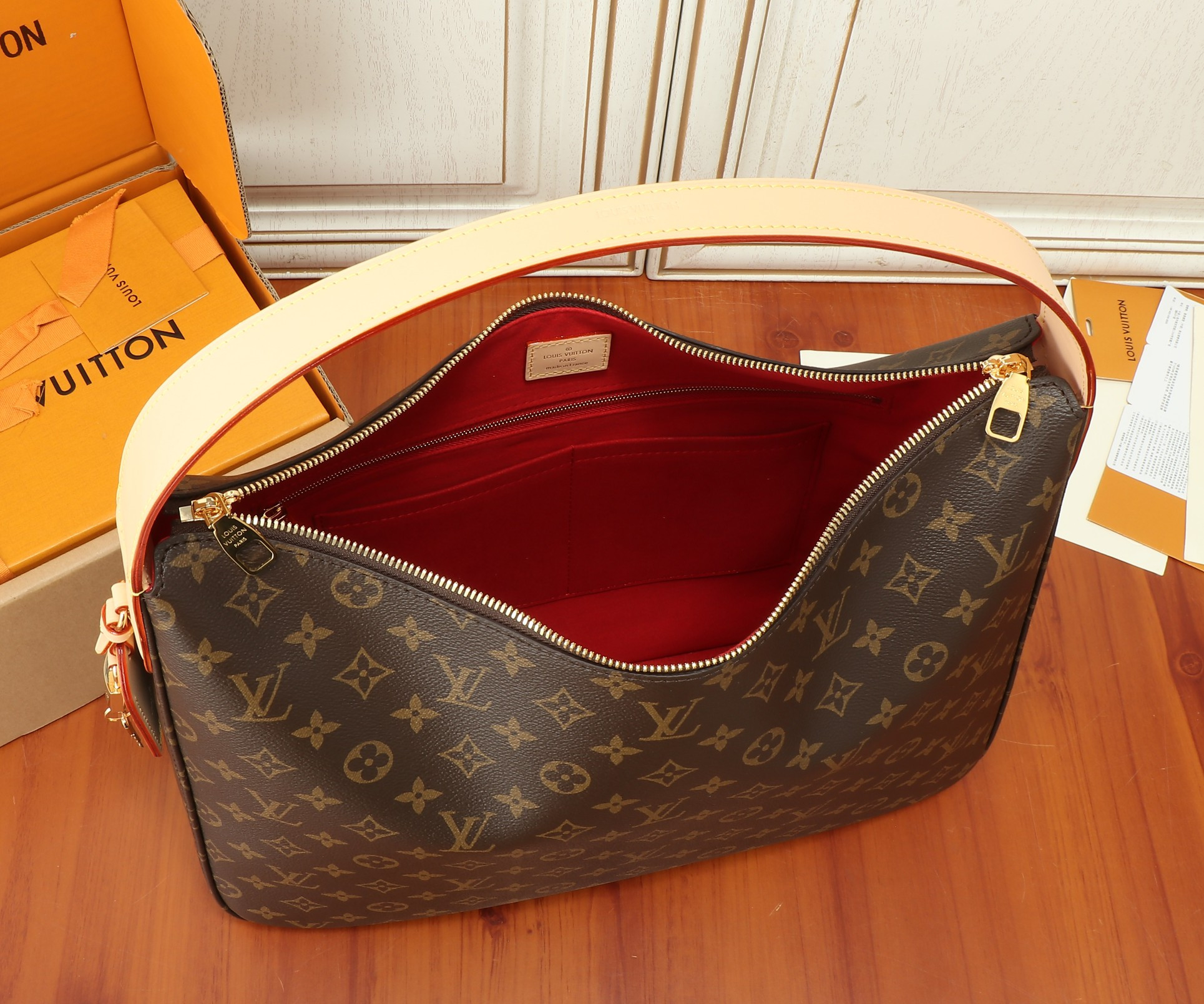 LV Slouchy MM M12098 31 x 11 x 40 cm