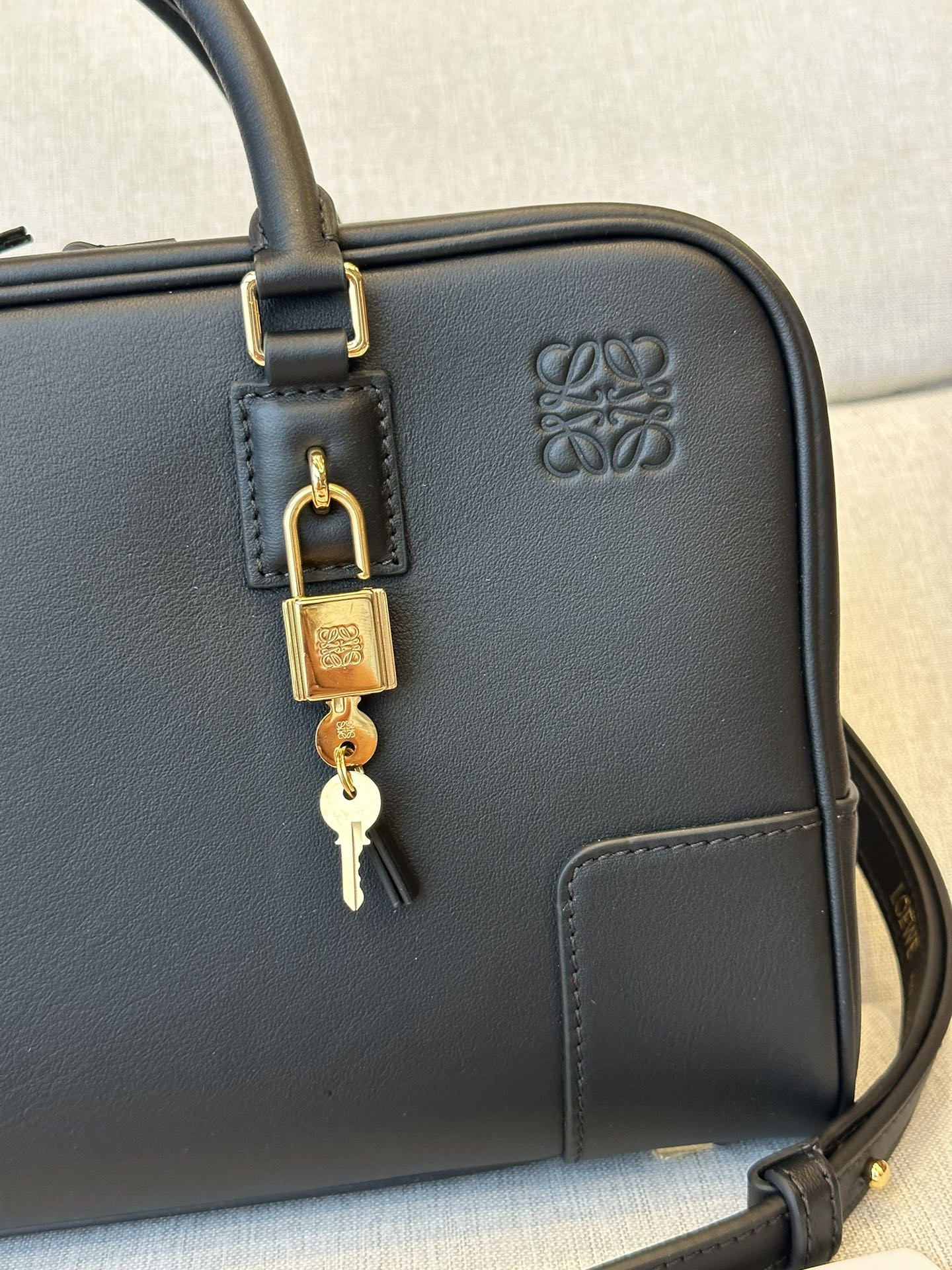 L0ew* amazona 28 bag in nappa calfskin 28x18x11cm