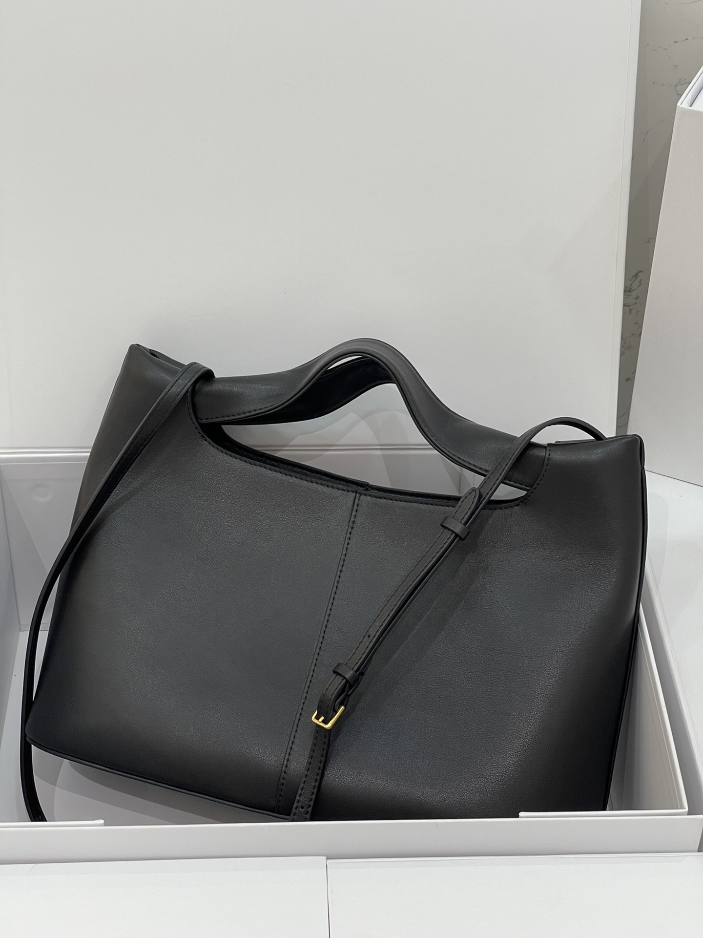 T*e R0w camdem  32x23x14cm