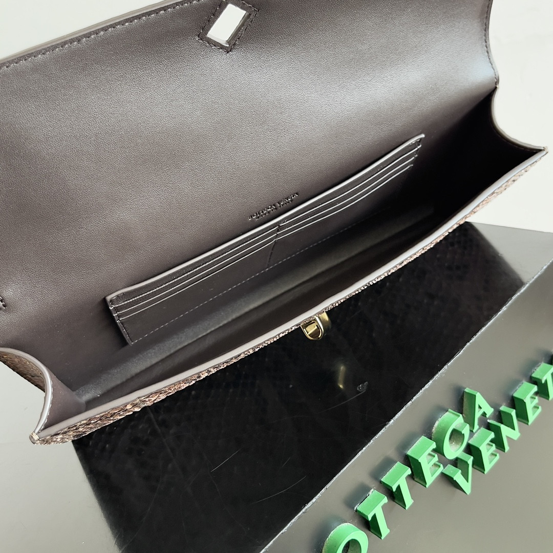 bo*te*ga Ve*ne*ta andiamo clutch 31x13x3cm