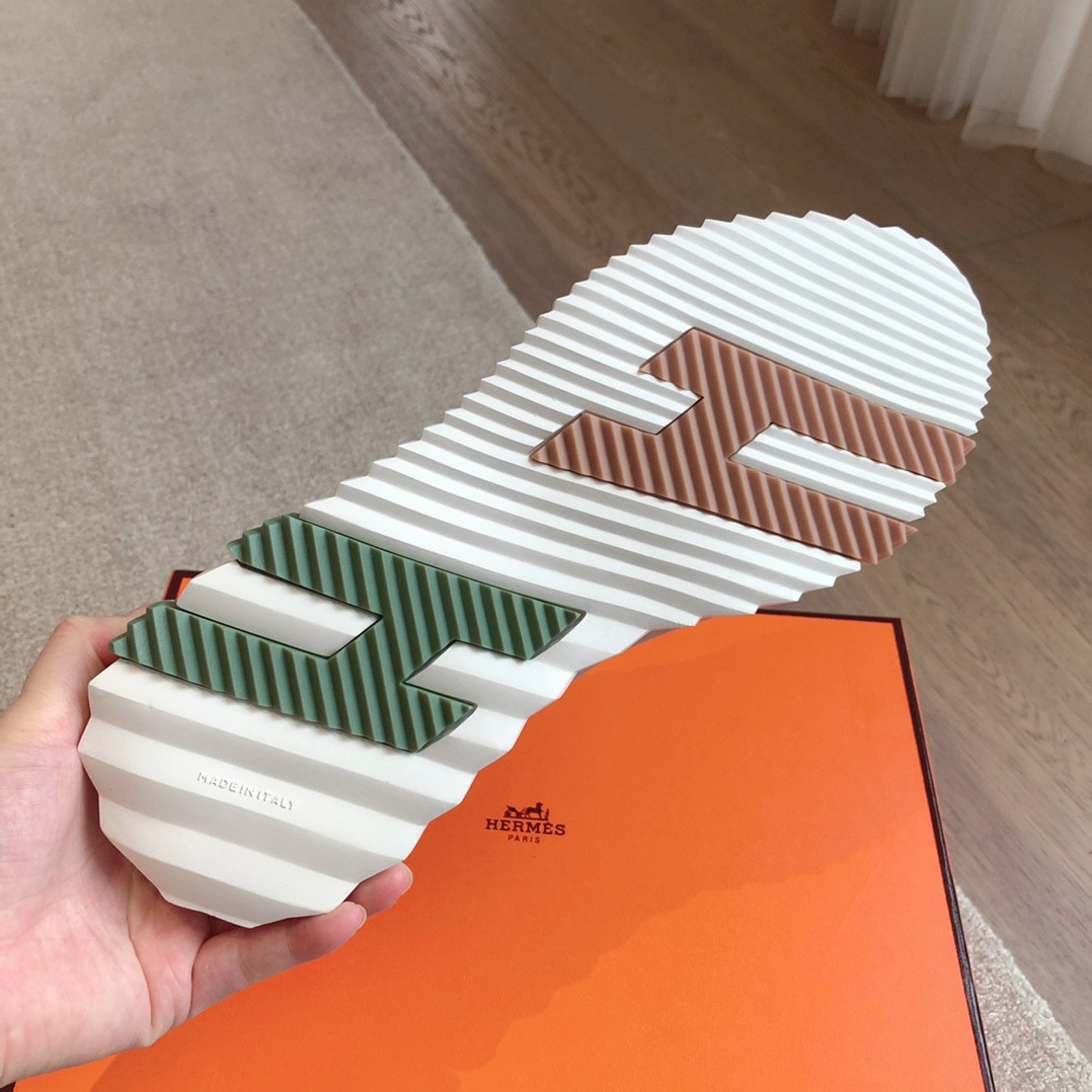 UA Hermès Bouncing Sneaker