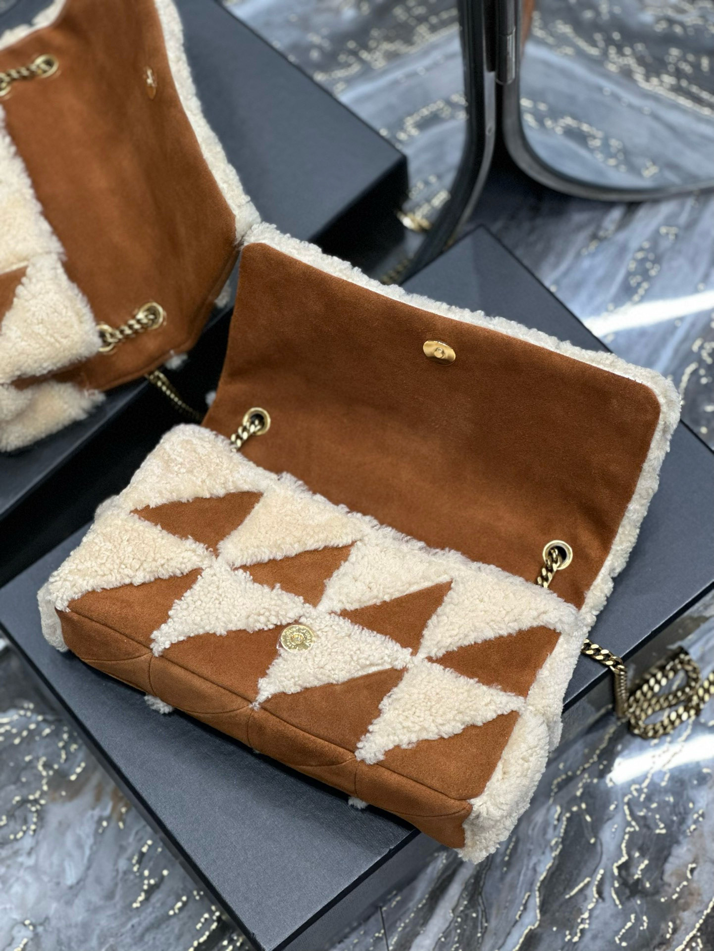 Y*L jamie medium in suede and shearling 25×15×7.5cm