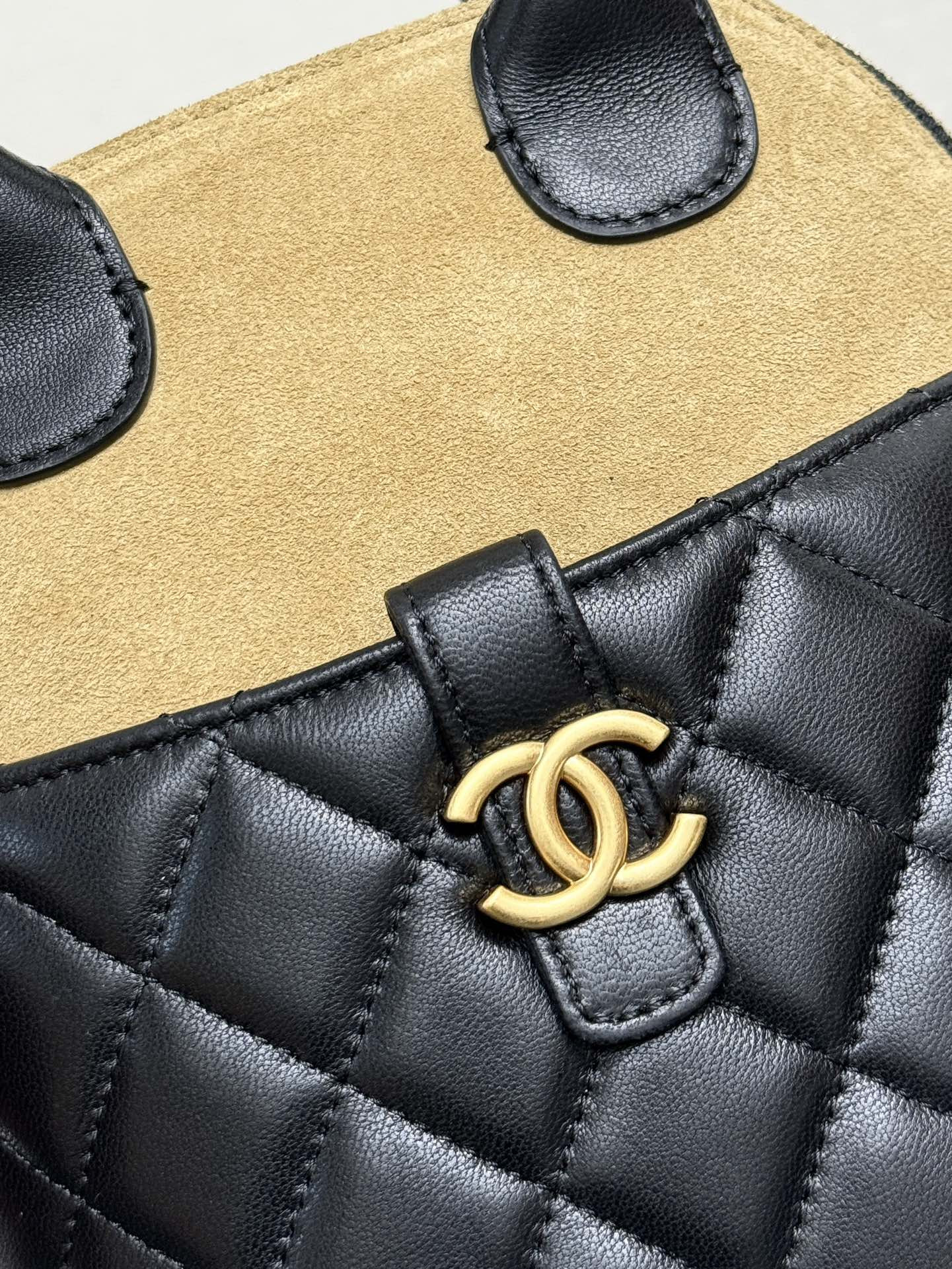 Ch*el clutch with chain ap4742 18x17x6cm