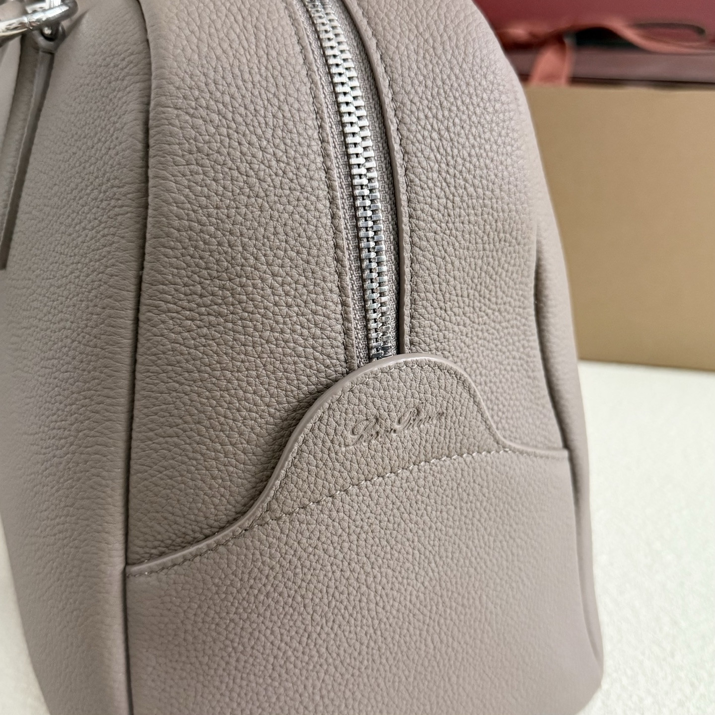 L**o p*ana needle 38x22x16cm