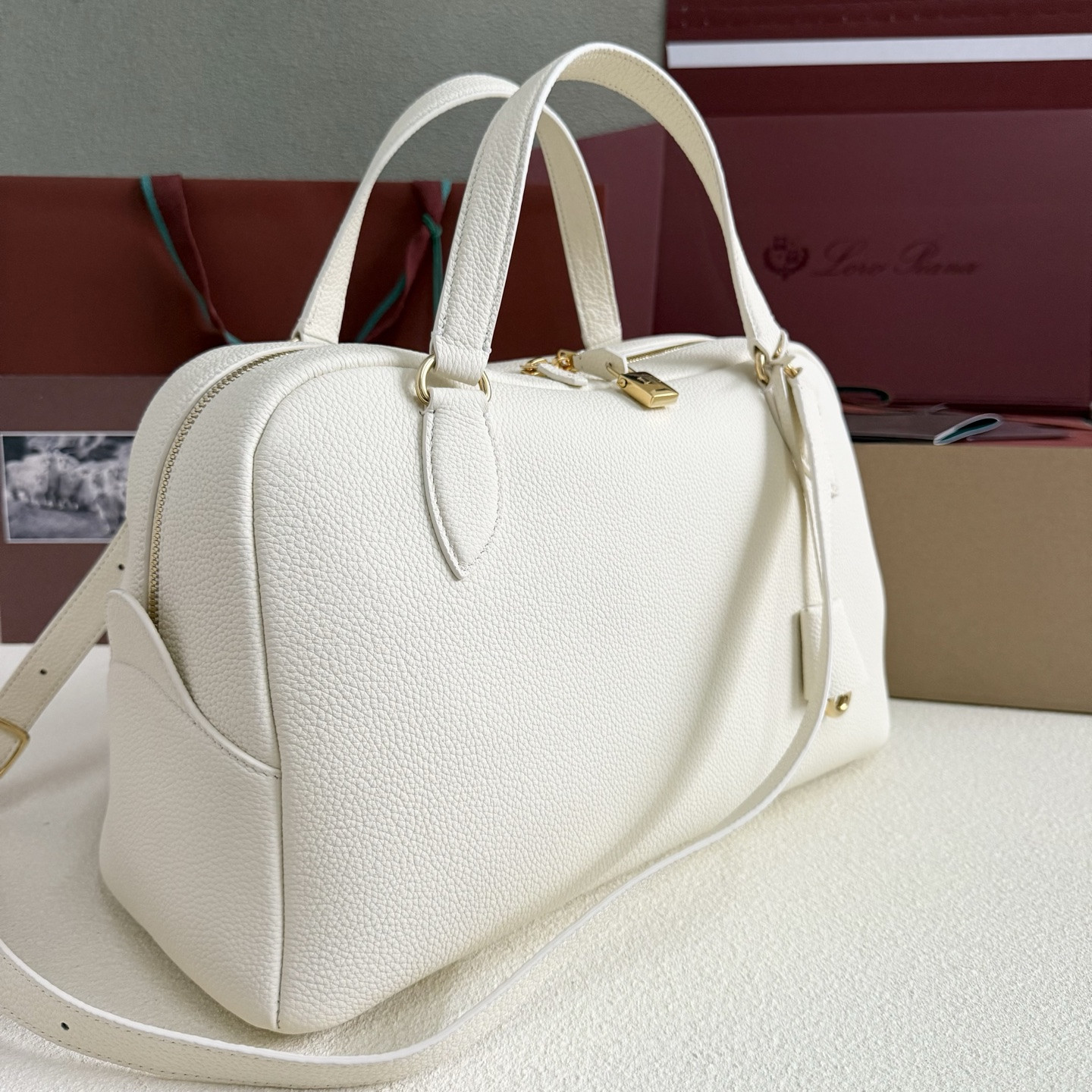 L**o p*ana needle 38x22x16cm