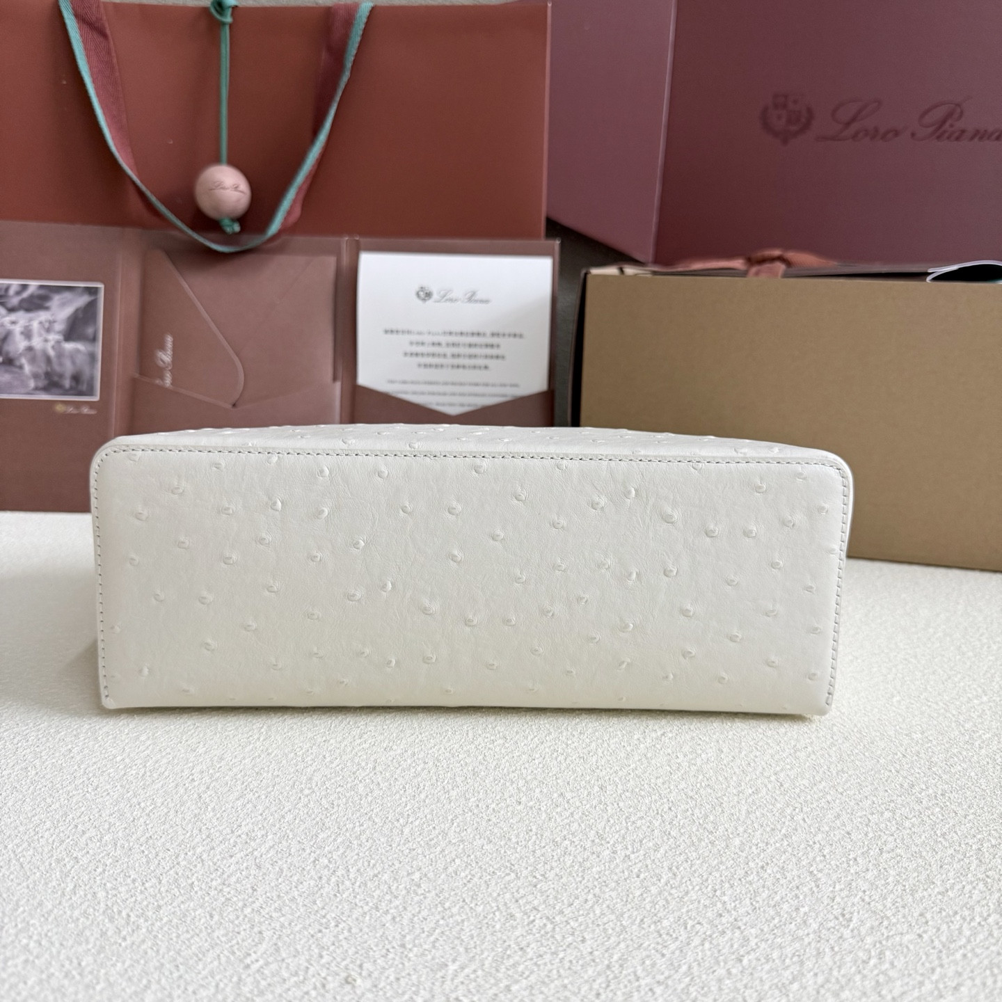 L**o p*ana extra pocket l27 ostrich-grained leather 16x27x10cm