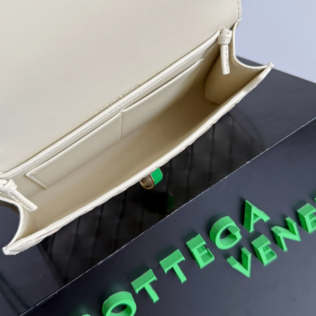 bo*te*ga Ve*ne*ta andiamo daisy pouch 12.6x19x2cm